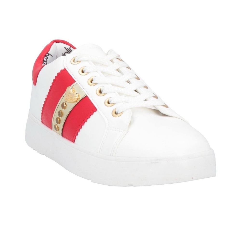 Braccialini sneaks 9